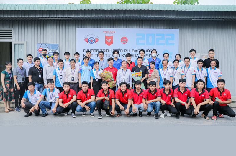Đại học Văn Lang tổ chức chương trình kiểm tra - bảo dưỡng bugi miễn phí cho 500 xe máy