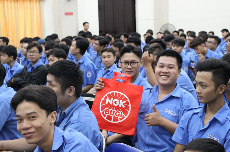Hội thảo chuyên đề kỹ thuật của bugi NGK tại Trường CĐKT Cao Thắng