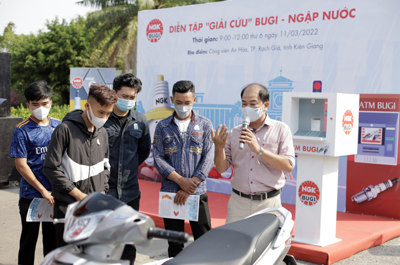 Diễn tập "giải cứu Bugi" và nỗ lực nâng cao ý thức người dân khi tham gia giao thông của Bugi NGK