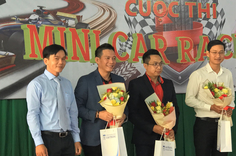 Bugi NGK trở lại đường đua Minicar Racing trong vai trò nhà tài trợ chính