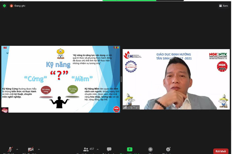 Bugi NGK Việt Nam giao lưu cùng tân sinh viên đại học công nghiệp trong buổi sinh hoạt đầu khóa